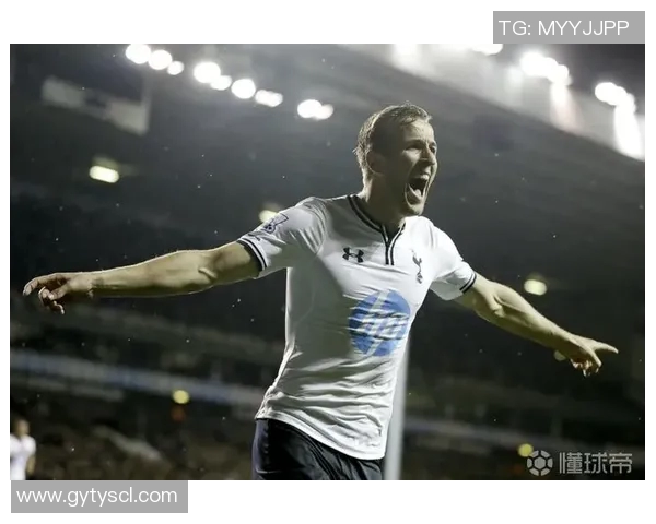 凯恩的足球传奇之路：从青涩少年到世界顶级前锋的蜕变与荣耀